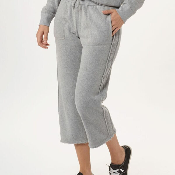Women's Travel Crop Pants Thumbnail